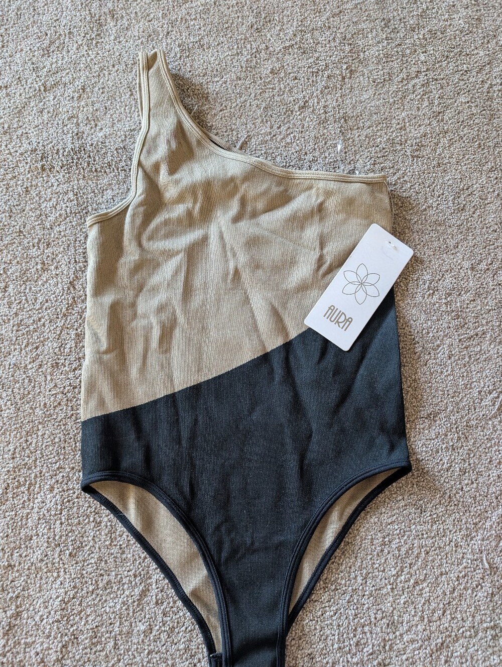 NWT AURA Tan & Black Colorblock Ribbed One-Shoulder Bodysuit - Size M/L